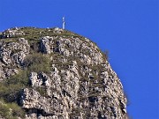 14 Zoom sulla cima con croce del Corno Birone